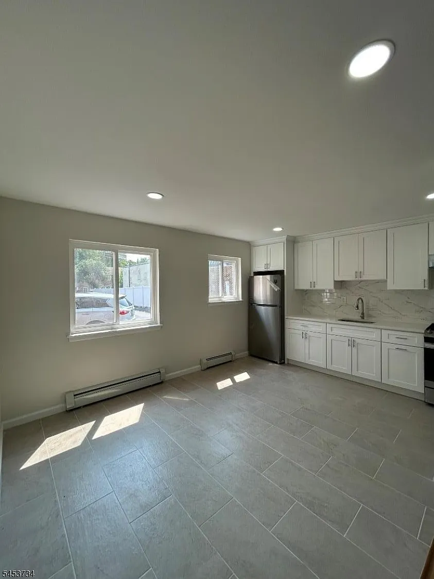 2 bed, 1.0 bath, $2,500 — Photo 4