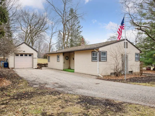 4001 Tonkawood Rd, Minnetonka, MN 55345