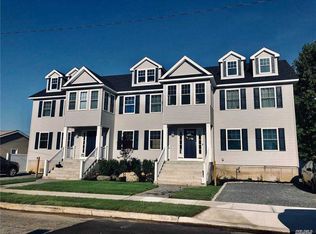 32 Kildare Rd, Island Park, NY 11558