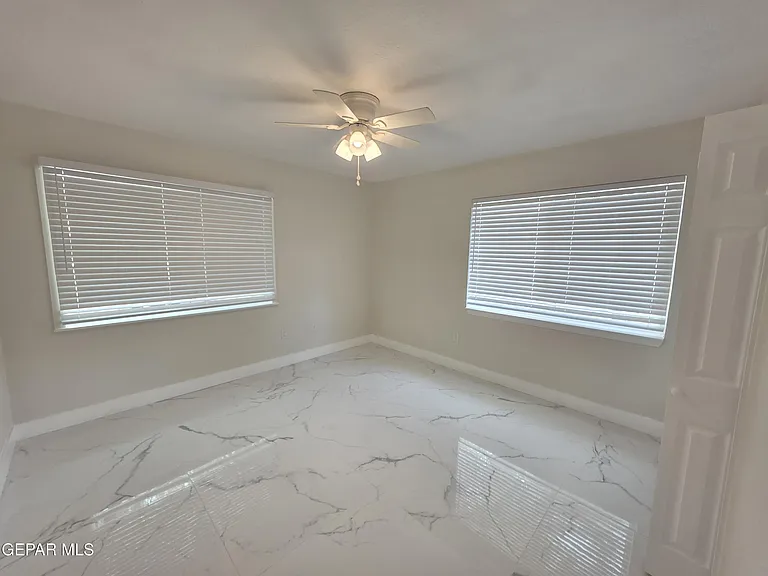 302 Quincy Ave — Photo 18