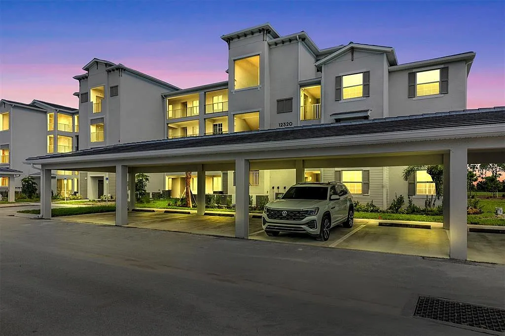 2 bed, 2.0 bath, 1120 sqft, $2,000 — Photo 1