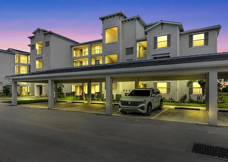 12320 Wellen Golf St #204