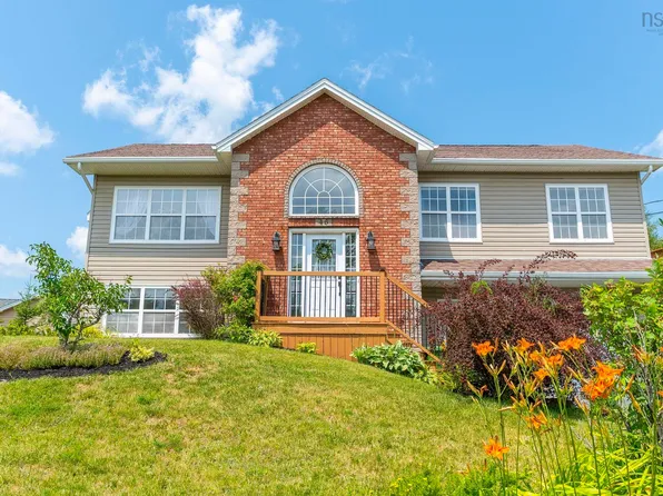 46 Larrigan Dr, Middle Sackville, NS B4E 2X8