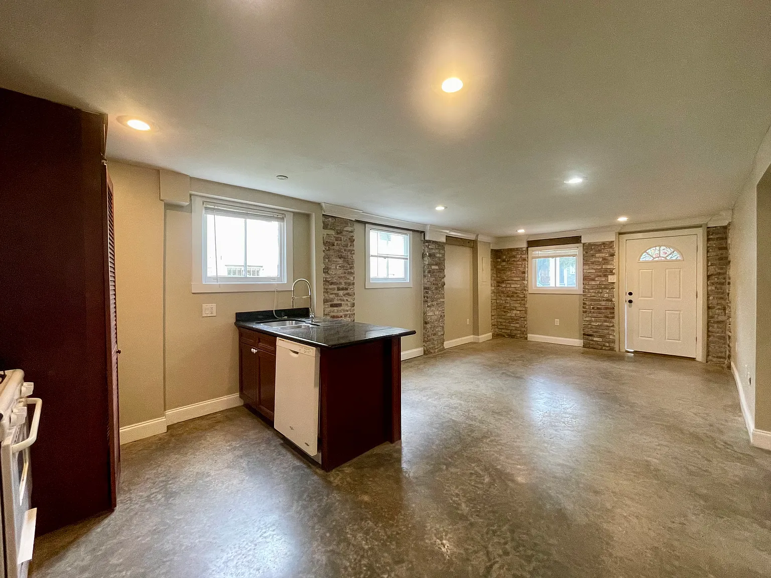 2 bed, 700 sqft, $1,400 — Photo 4