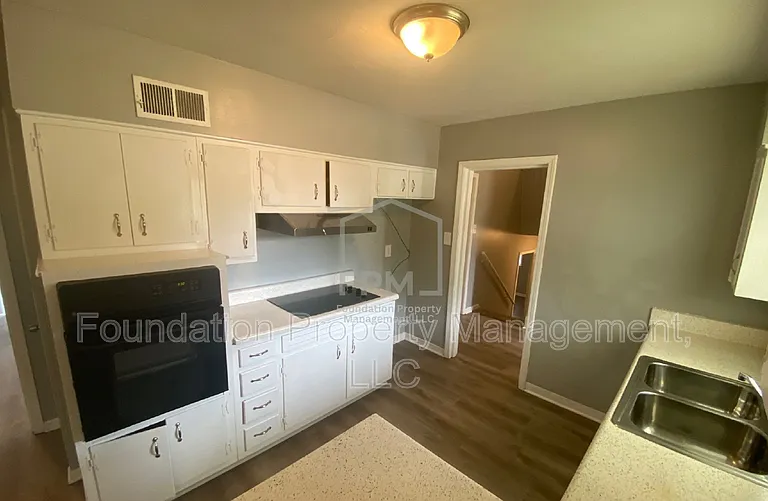 2582 Capewood Dr — Photo 3