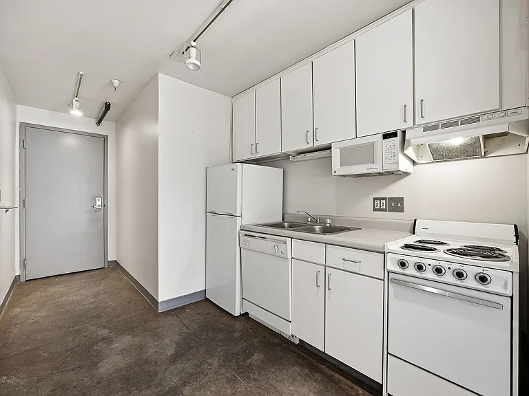 Whiteway Apartments — Photo 21