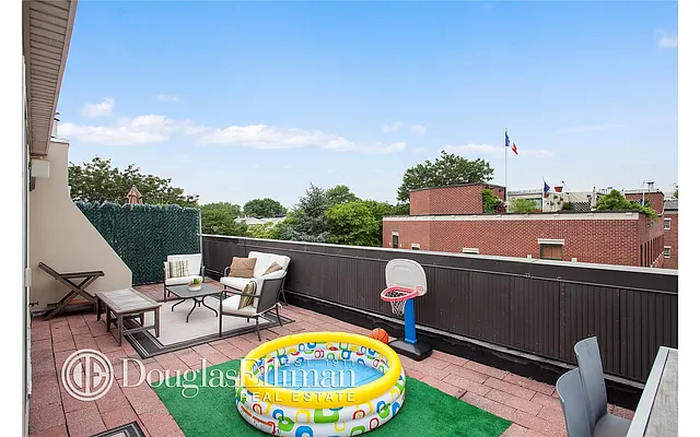 Sold by Douglas Elliman | media 22