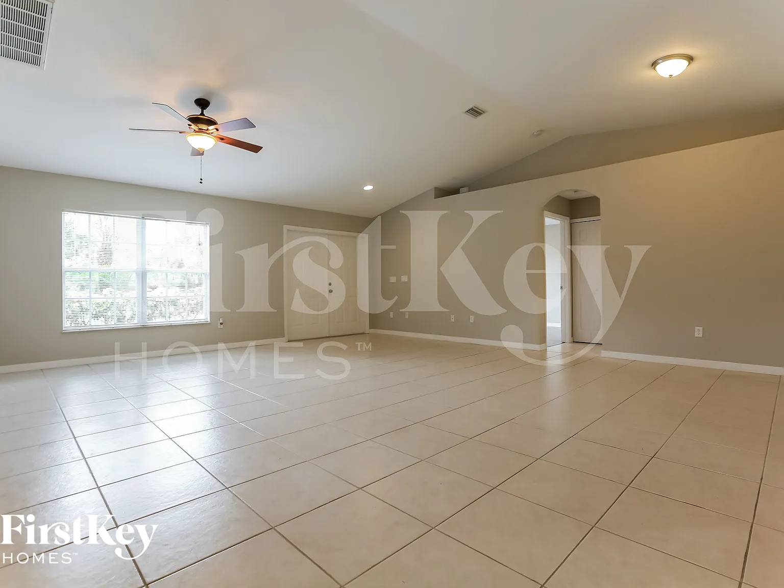 3 bed, 2.0 bath, 1720 sqft, $2,265 — Photo 2