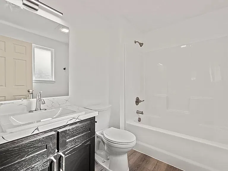 3 bed, 1100 sqft, $1,850 — Photo 4