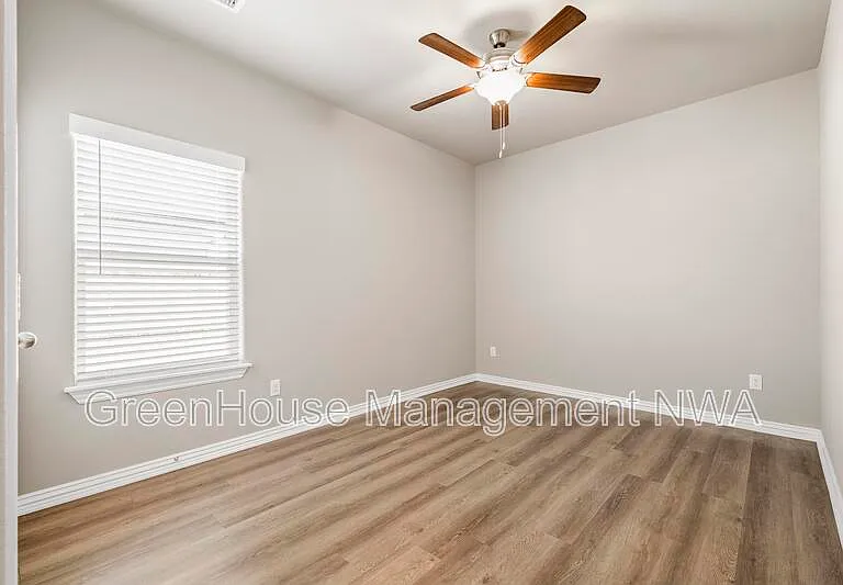 210 Williams Ct — Photo 15