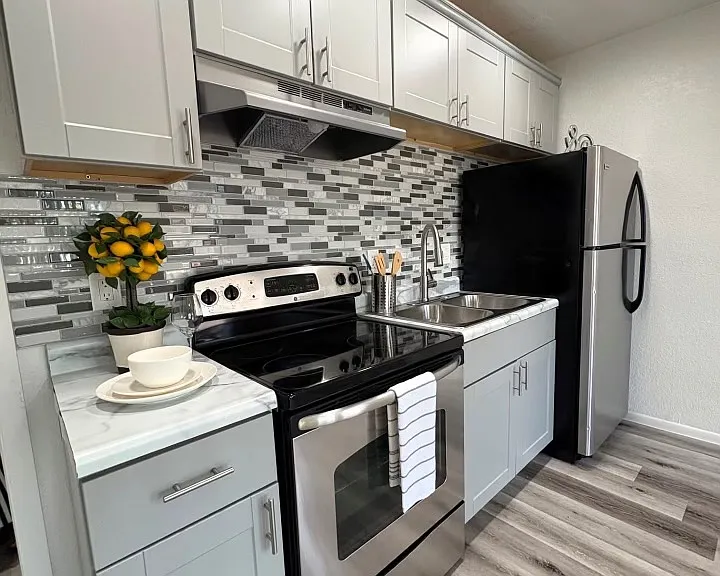 1940 N 43rd Ave #18 — Photo 3