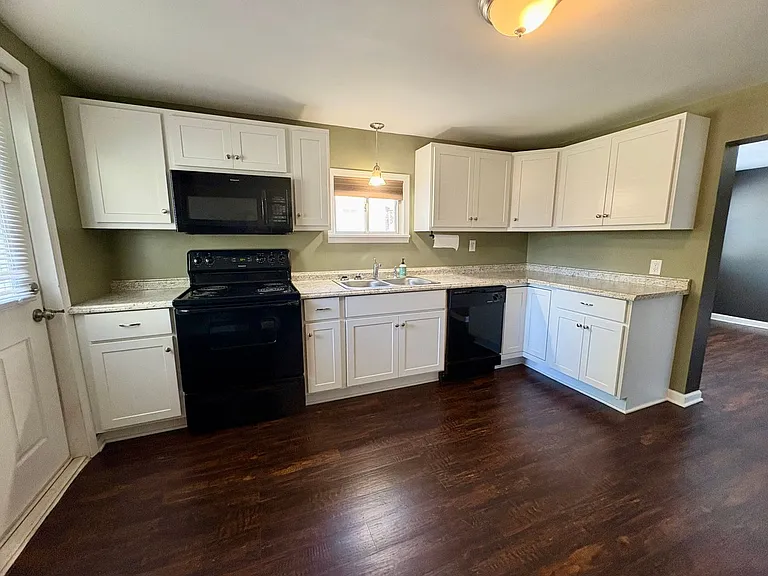 6550 Somerset St — Photo 10