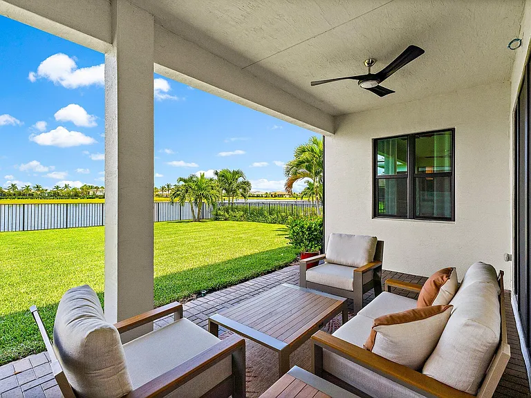15883 Key Biscayne Ln — Photo 23
