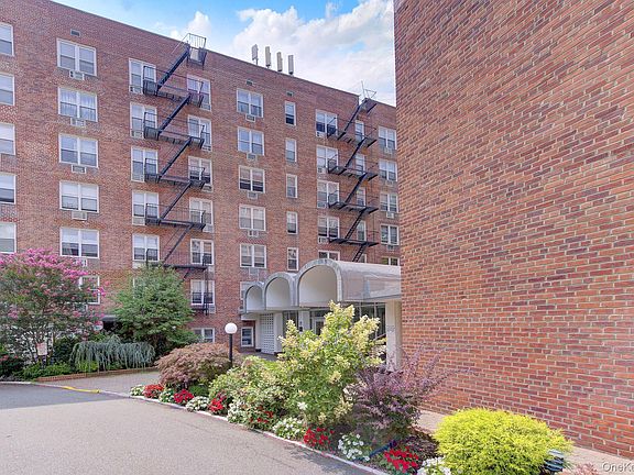 4th image of 54-40 Little Neck Parkway #6G