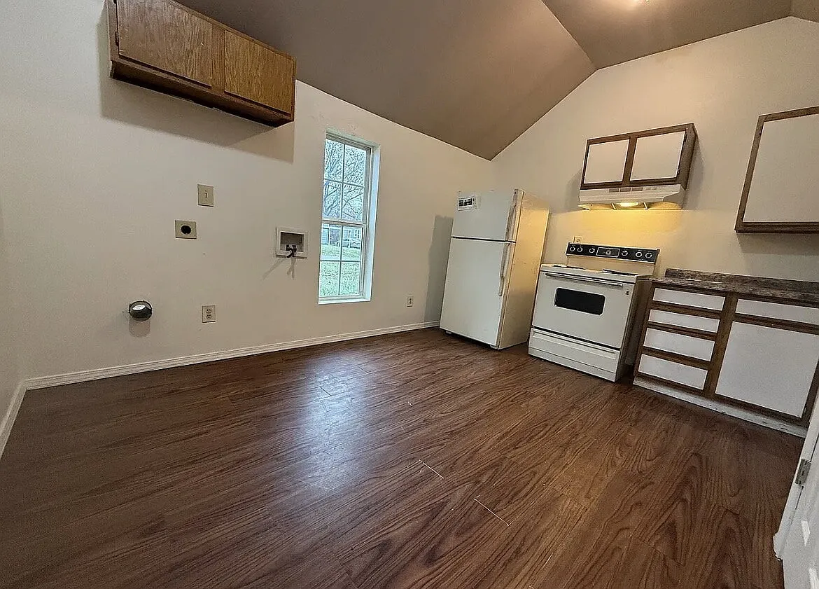 1-Bedroom Retreat at 1324 W. Maple St., Collinsville — Photo 4