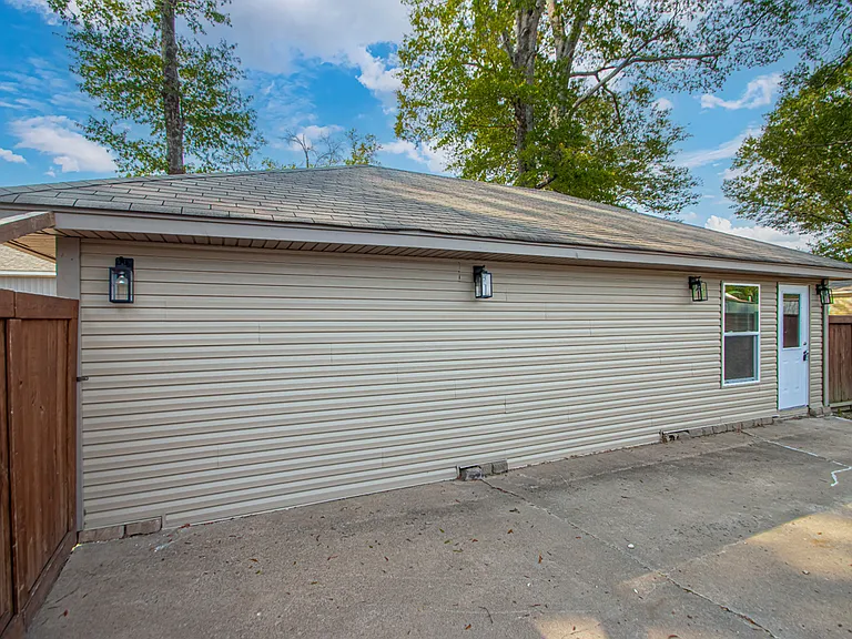 405 Maple St #B — Photo 16