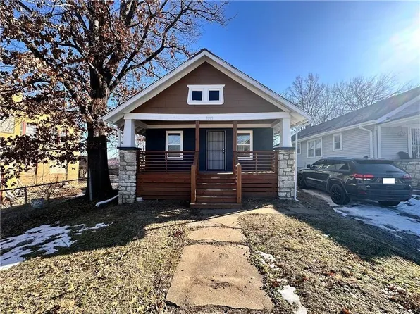 3209 Jackson Ave, Kansas City, MO 64128
