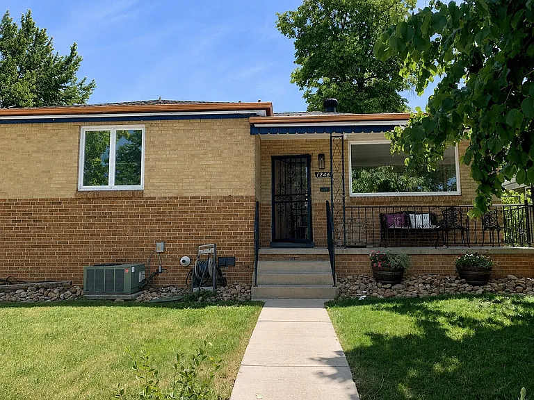 1246 Locust St — Photo 2