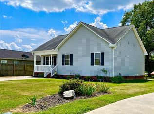 1131 Hampton Ct, Burlington, NC 27217