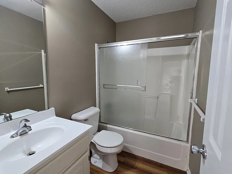 Common bathroom for the 2nd and 3rd bedrooms