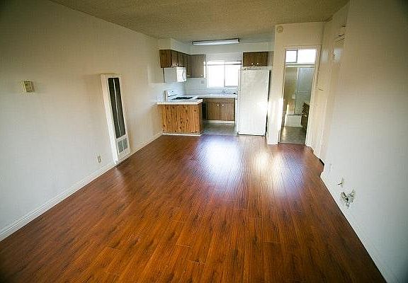2nd image of 1906 Vanderbilt Ln APT F