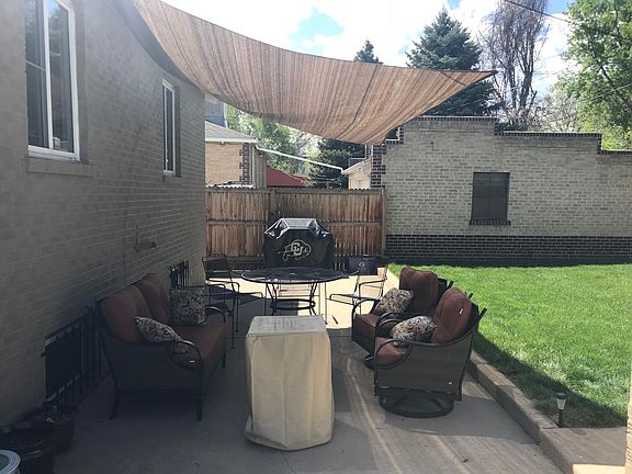Backyard, ideal for the get together