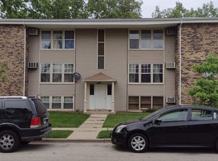 1108 Ash Dr #1W, Elgin, IL 60120