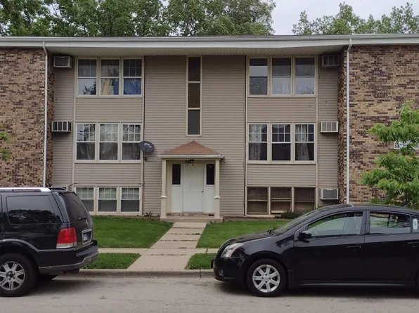 1108 Ash Dr #6, Elgin, IL 60120