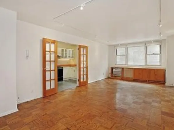 77 Seventh Avenue image 1 of 5