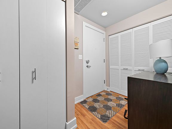 5th image of 3201 W Leland Ave #17