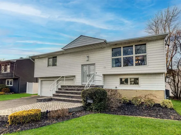 2053 Illona Lane, Merrick, NY 11566