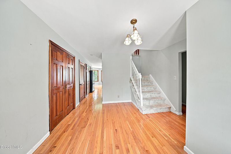 5th image of 40 Brookwood Drive