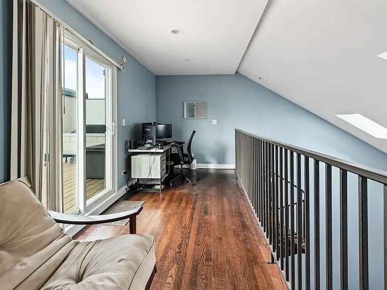 811 W Superior St #4 — Photo 19