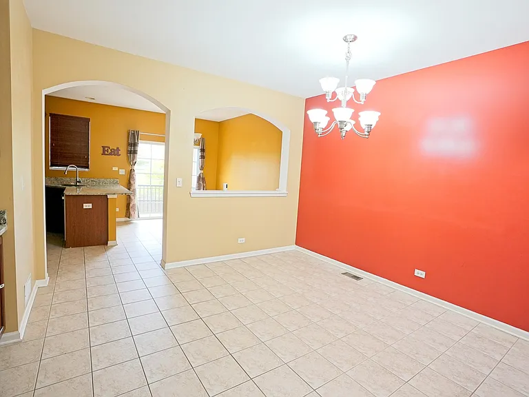 470 Grosvenor Ln #470 — Photo 4