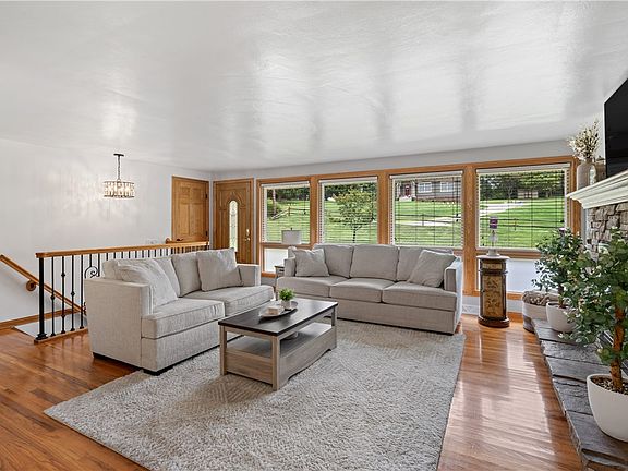4th image of 336 Maple Rd