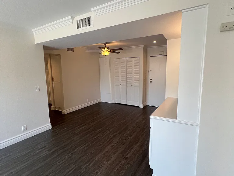 4307 Whitsett Ave #204 — Photo 20