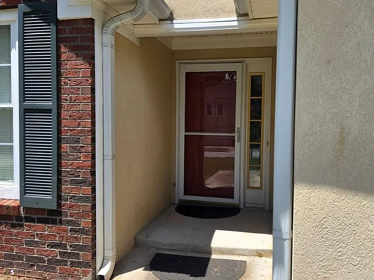 703 S Fairfield Dr — Photo 2