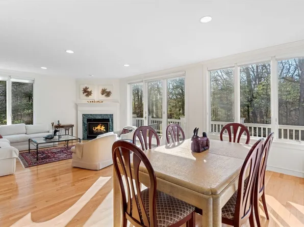 21 Highwood Ln, Ipswich, MA 01938