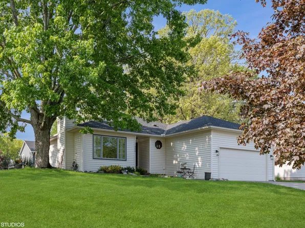 360 Hardwood Ln W, Saint Paul, MN 55115