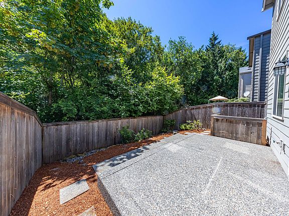 3rd image of 1409 NE 170th Cir