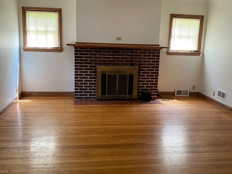 2805 Center Ave #1 — Photo 2