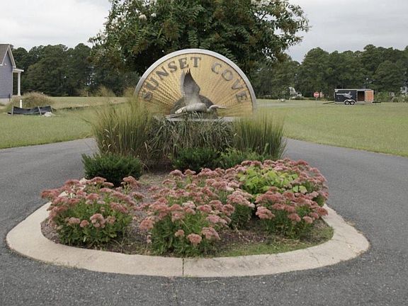 5th image of 6016 Blue Heron Dr