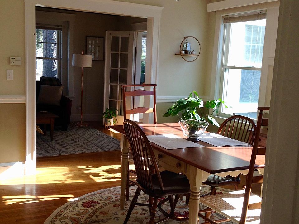 Dining room, angle 2