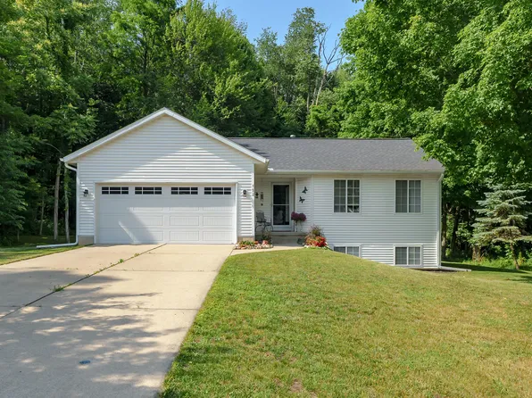 152 Summit Dr, Allegan, MI 49010