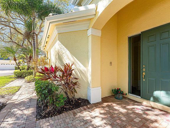 2nd image of 112 Palm Point Circle #D