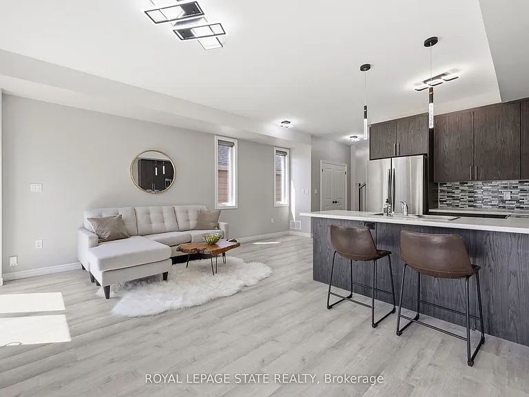 37 Delena Ave S — Photo 12