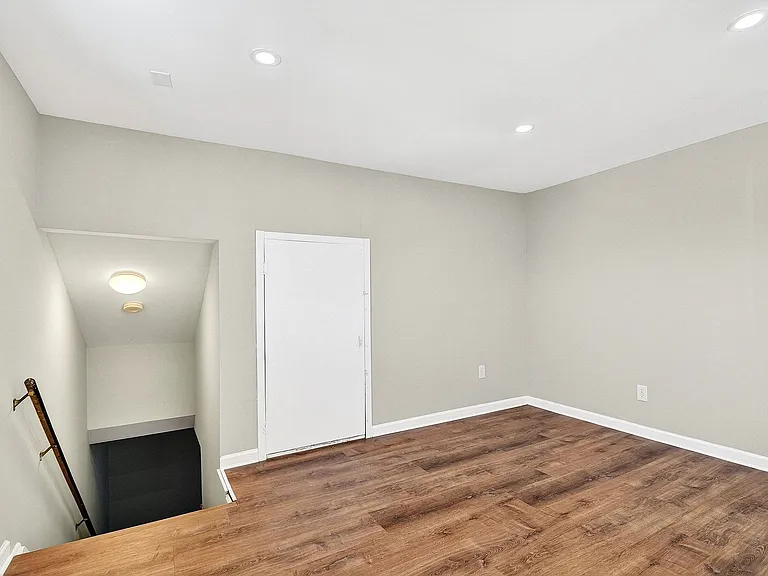24 Steinhardt Ave — Photo 18