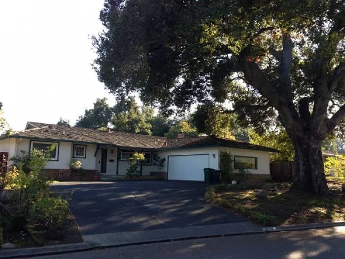 19726 Glen Brae Dr photo 1