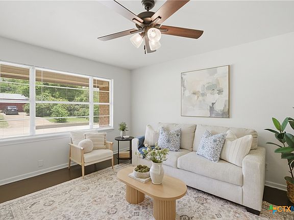 3rd image of 1010 Goode Dr
