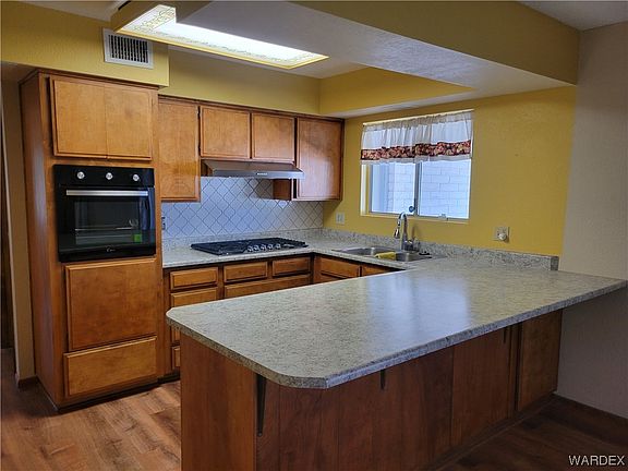 3rd image of 835 Crestwood Drive